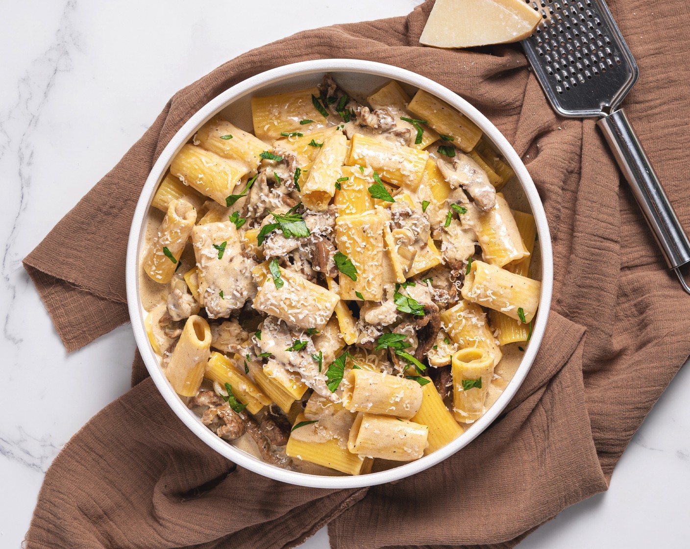 step 8 Transfer to a serving dish. Top the pasta dish with shredded parmesan and optionally garnish with Parsley (to taste). Serve immediately!